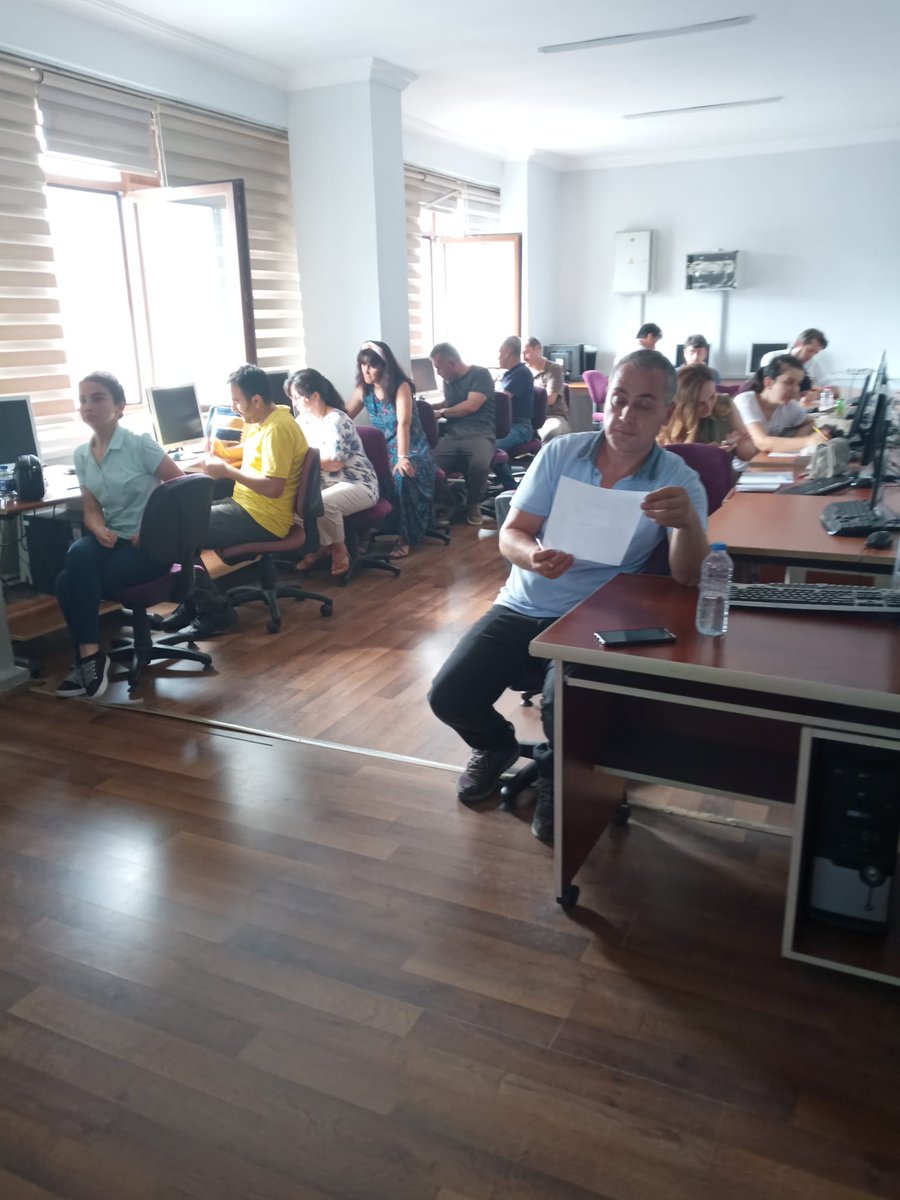 DevrekHem's tweet photo. Aile Okulu Projesi kapsamında açılan Aile Okulu Eğitici Eğitimi Kursu'muzda öğretmenler eğitimlerine başladı.Kursu başarı ile bitiren eğitimciler öğrenci velilerine yönelik kurslar açabileceği gibi yetişkin eğitimi alanında çeşitli proje çalışmalarında da görev alabilecekler. https://t.co/F8PMTKYK3p