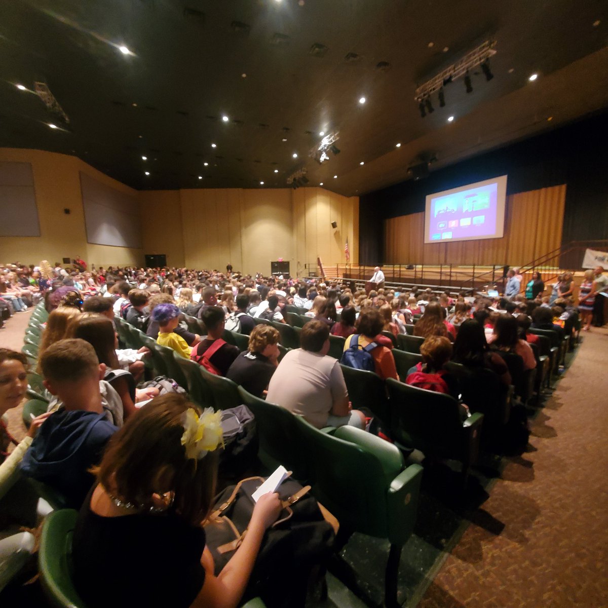 And we're back! Have a great 2022-23 school year CMS! 🎉🎉🎉 <a href="/hempfield/">Hempfield SD</a>