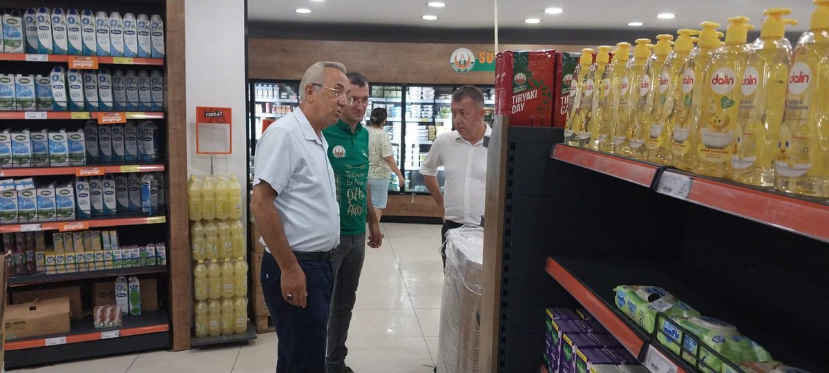 TC_Cigli's tweet photo. Kaymakam Adnan Çakıroğlu, Tarım ve Orman İlçe Müdürü Mustafa Yakar ile birlikte Çiğli’de faaliyet gösteren Türkiye Tarım Kredi Kooperatifi Marketini ziyaret ederek, indirime giren ürünler hakkında yetkililerden bilgi aldı. 

@IzmirValiligi https://t.co/z4ekAxol0U