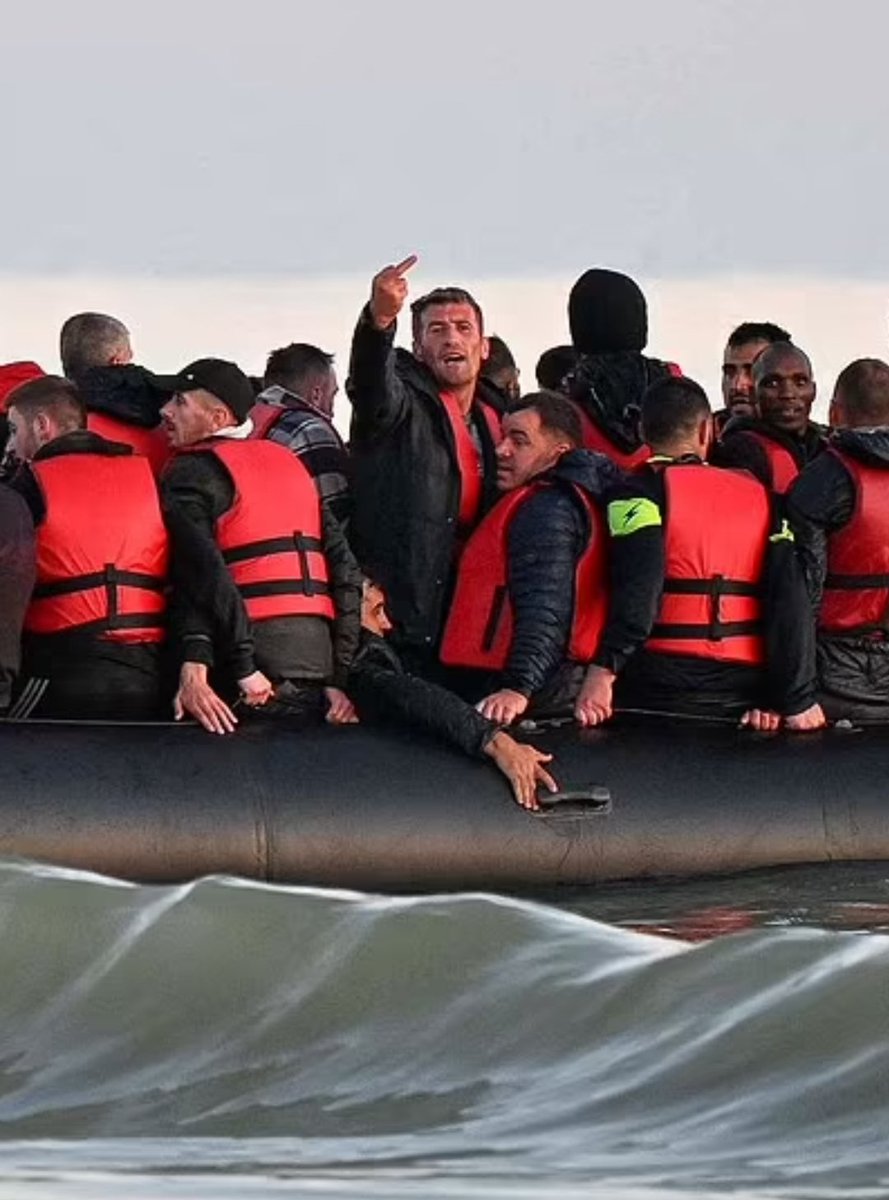 Cry God for Harry, England and St George 🇬🇧🇮🇱 tweet media