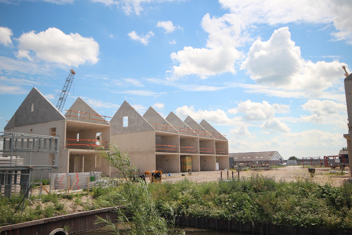 Staat de bouw van betaalbare woningen 🏘️ binnen uw gemeente hoog op de agenda? Vraag Woningbouwimpuls-subsidie aan! De vierde tranche is vanaf 19 augustus geopend voor aanvragen en sluit op 25 september 2022: hubs.ly/Q01kJF0T0