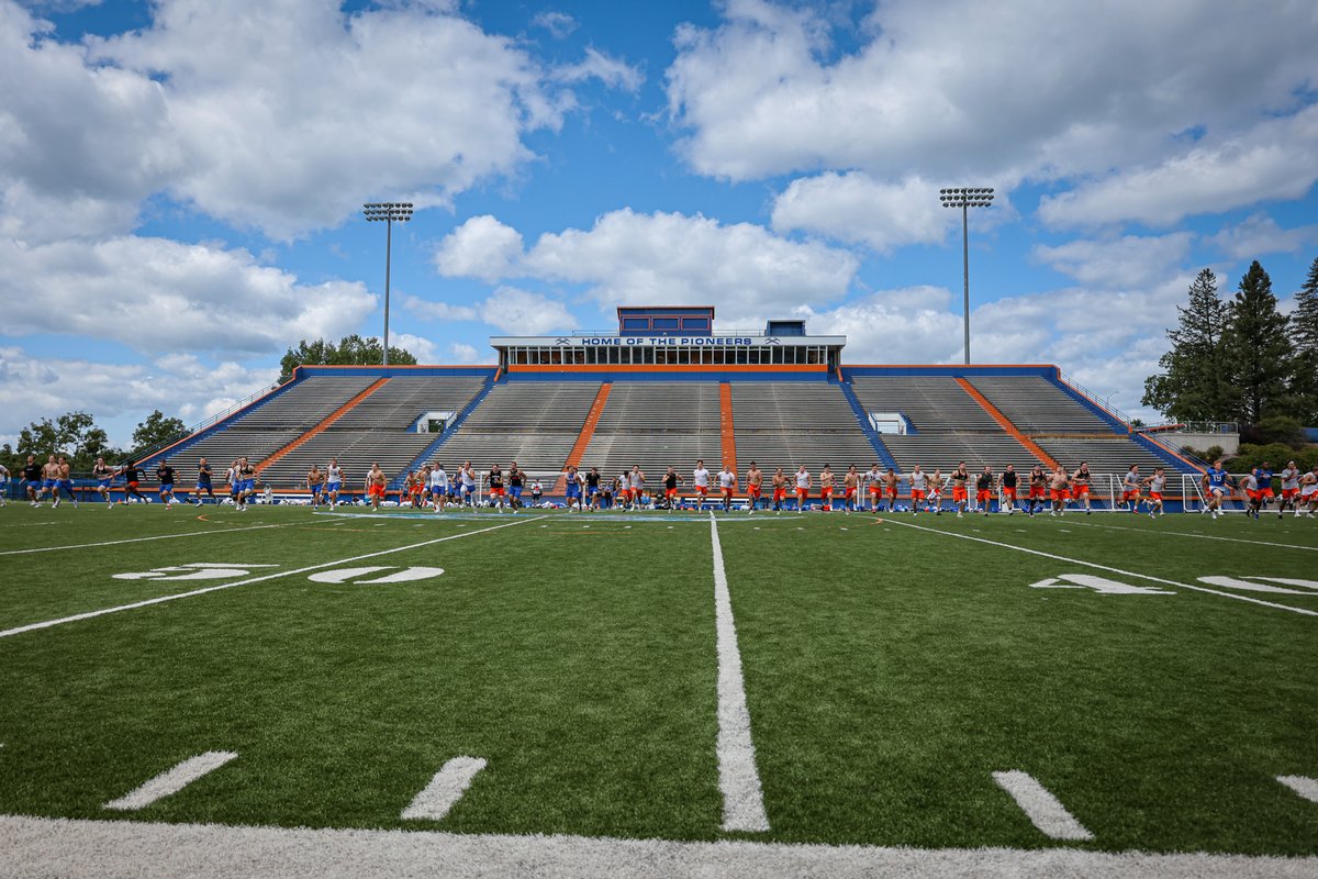 UWPlattFootball's tweet photo. Practice #12 
We work like time is against us! 😤 https://t.co/yXdqKpOEYC
