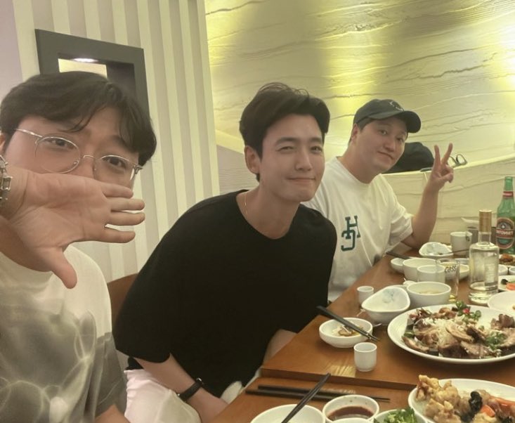 yeyeskii's tweet photo. daemyung, kyungho, &amp; shin wonho pd reunion 🥹🫶🏻 hospital playlist family we miss you! https://t.co/lzhYbYr3YV