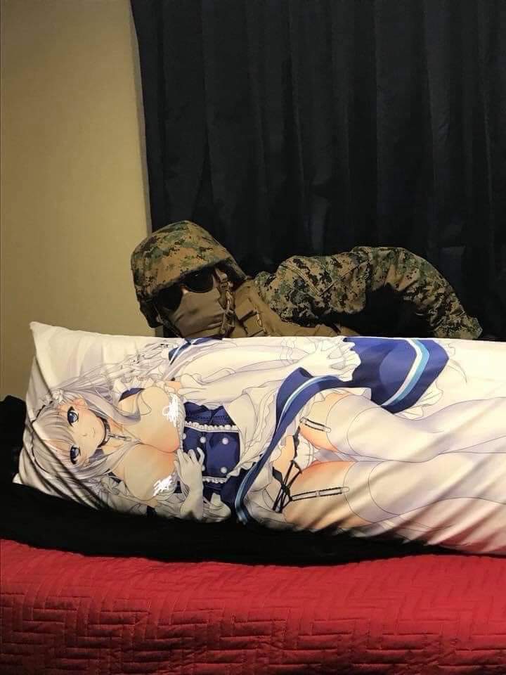 cichiigsn's tweet photo. God, save the queen

#belfastpride #belfast #AzurLane 
#dakimakura #waifu https://t.co/TBGZ1881fJ