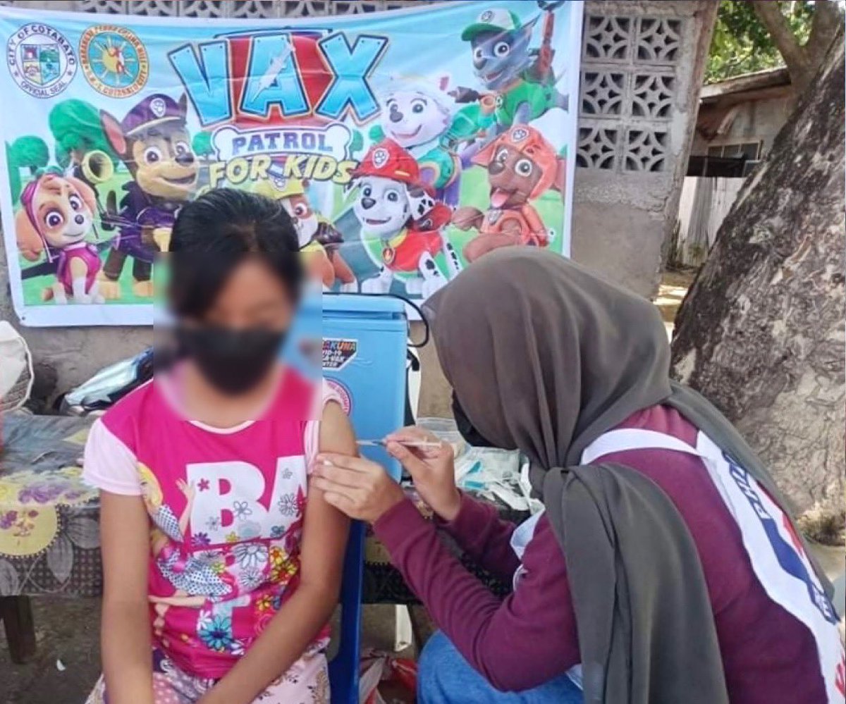 philredcross's tweet image. Keep yourself &amp;amp; your loved ones safe by getting your vaccinations/booster shots, especially now that #F2FClasses are back and more people are exposed.

🏥⛑️ Go to your nearest Philippine Red Cross chapter/branch for more assistance.

#AlwaysFirstAlwaysReadyAlwaysThere