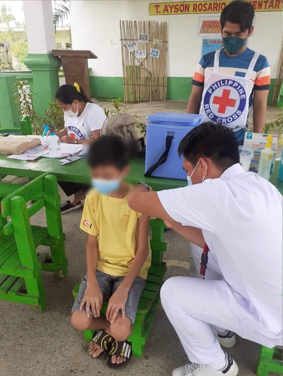 philredcross's tweet image. Keep yourself &amp;amp; your loved ones safe by getting your vaccinations/booster shots, especially now that #F2FClasses are back and more people are exposed.

🏥⛑️ Go to your nearest Philippine Red Cross chapter/branch for more assistance.

#AlwaysFirstAlwaysReadyAlwaysThere