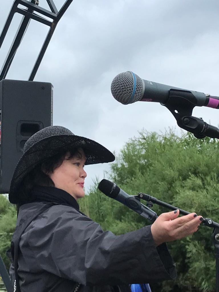 Zanes Daugules dzejas debijas krājums ir klāt! Mīlestībnāji saplaukuši! Baudiet un mīliet! :)