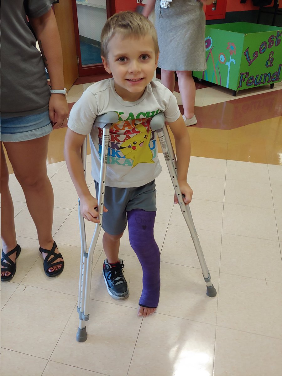 ZumMidRivers's tweet photo. Gotta give a shout out to Adohn... He broke his leg Sunday and went to the hospital, got it casted on Monday morning and didn't want to miss school so he was here by lunchtime! We love that you love school this much! #MREstrong https://t.co/zjCyuUkhtW