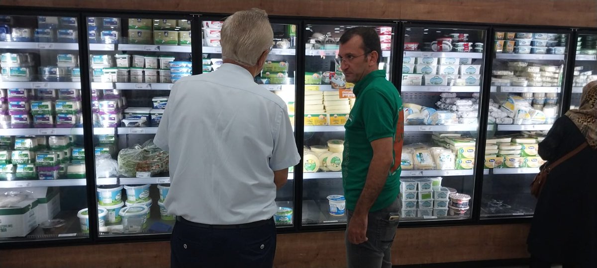 TC_Cigli's tweet photo. Kaymakam Adnan Çakıroğlu, Tarım ve Orman İlçe Müdürü Mustafa Yakar ile birlikte Çiğli’de faaliyet gösteren Türkiye Tarım Kredi Kooperatifi Marketini ziyaret ederek, indirime giren ürünler hakkında yetkililerden bilgi aldı. 

@IzmirValiligi https://t.co/z4ekAxol0U