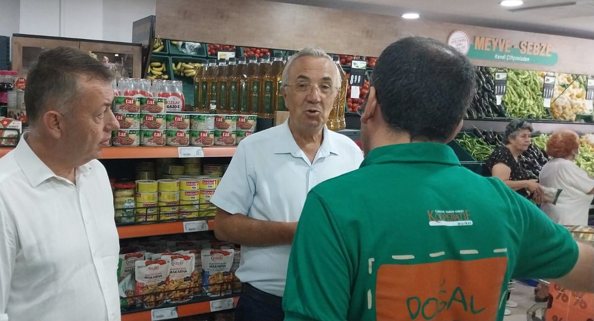 TC_Cigli's tweet photo. Kaymakam Adnan Çakıroğlu, Tarım ve Orman İlçe Müdürü Mustafa Yakar ile birlikte Çiğli’de faaliyet gösteren Türkiye Tarım Kredi Kooperatifi Marketini ziyaret ederek, indirime giren ürünler hakkında yetkililerden bilgi aldı. 

@IzmirValiligi https://t.co/z4ekAxol0U