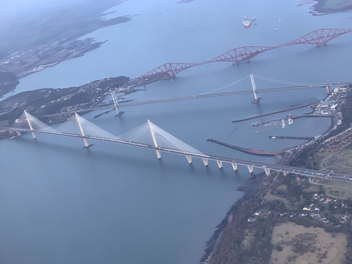 mg_wemedia's tweet photo. @RAF_Luton This is the actual crossings of the River Forth, note/count the differences 😂 https://t.co/lVyG67AnJk