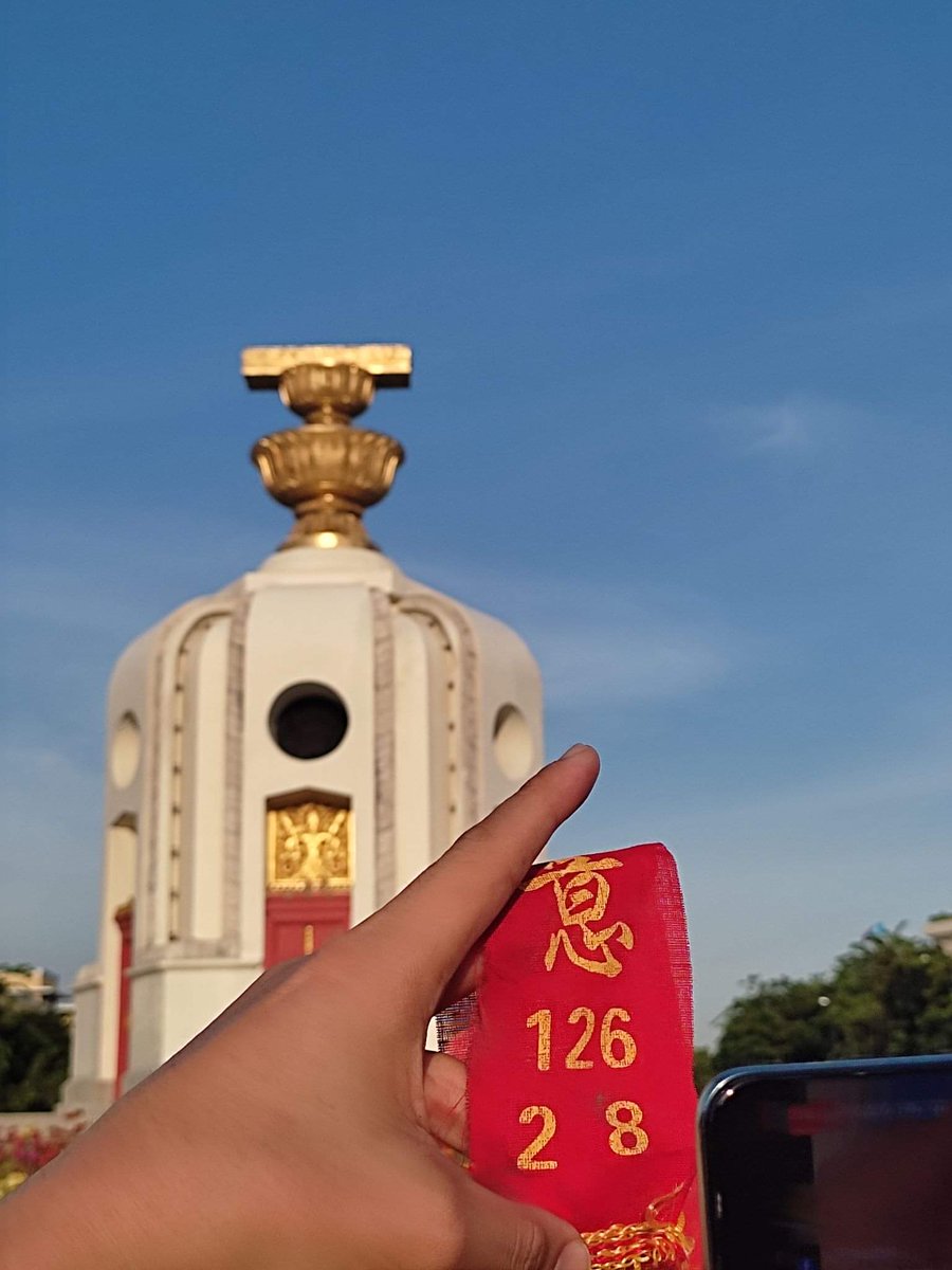 opol999's tweet photo. 🔴18.30 น.  กิจกรรม "ขีดเส้นตายไล่เผด็จการ" มีการทำกิจกรรมมูเตลู บวงสรวงสาแช่ง และ จุดประทัดขับไล่พลเอกประยุทธ์  จากนั้นได้มีการปราศรัยโดยเปิดโอกาสให้ประชาชนอย่างไม่มีข้อตำกัด   #ม็อบ23สิงหา65 #8ปีประยุทธ์ https://t.co/6PpkwNIIUZ