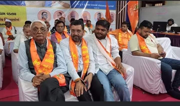 કૉંગ્રેસ માં ભાઇ ને સન્માન નહોતું મળતું હવે દબાઈને રહેવું પડે છે ખુરસી માં અને પાર્ટી માં પણ😁😁😁
@DhavalP67910501 
<a href="/manvik_/">prettier_soul</a>