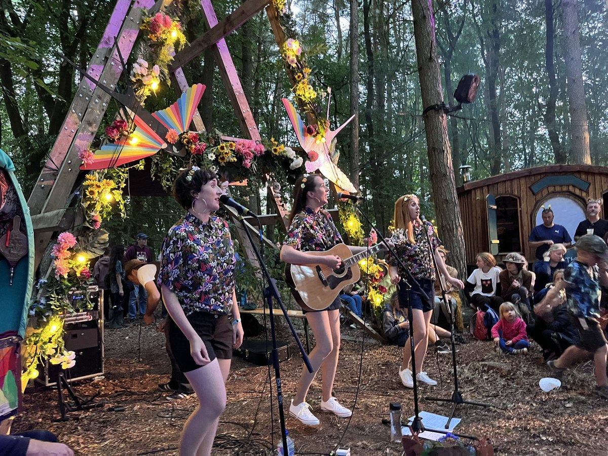 jo_chasing's tweet photo. @TheBobbysocks @justsofestival My daughter and I loved hearing you play. She was so happy to get a CD from you - we’ll add it to our Just So CDs in our car that has an actual CD player! Thank you for playing for us 💜 https://t.co/x825kASdVZ