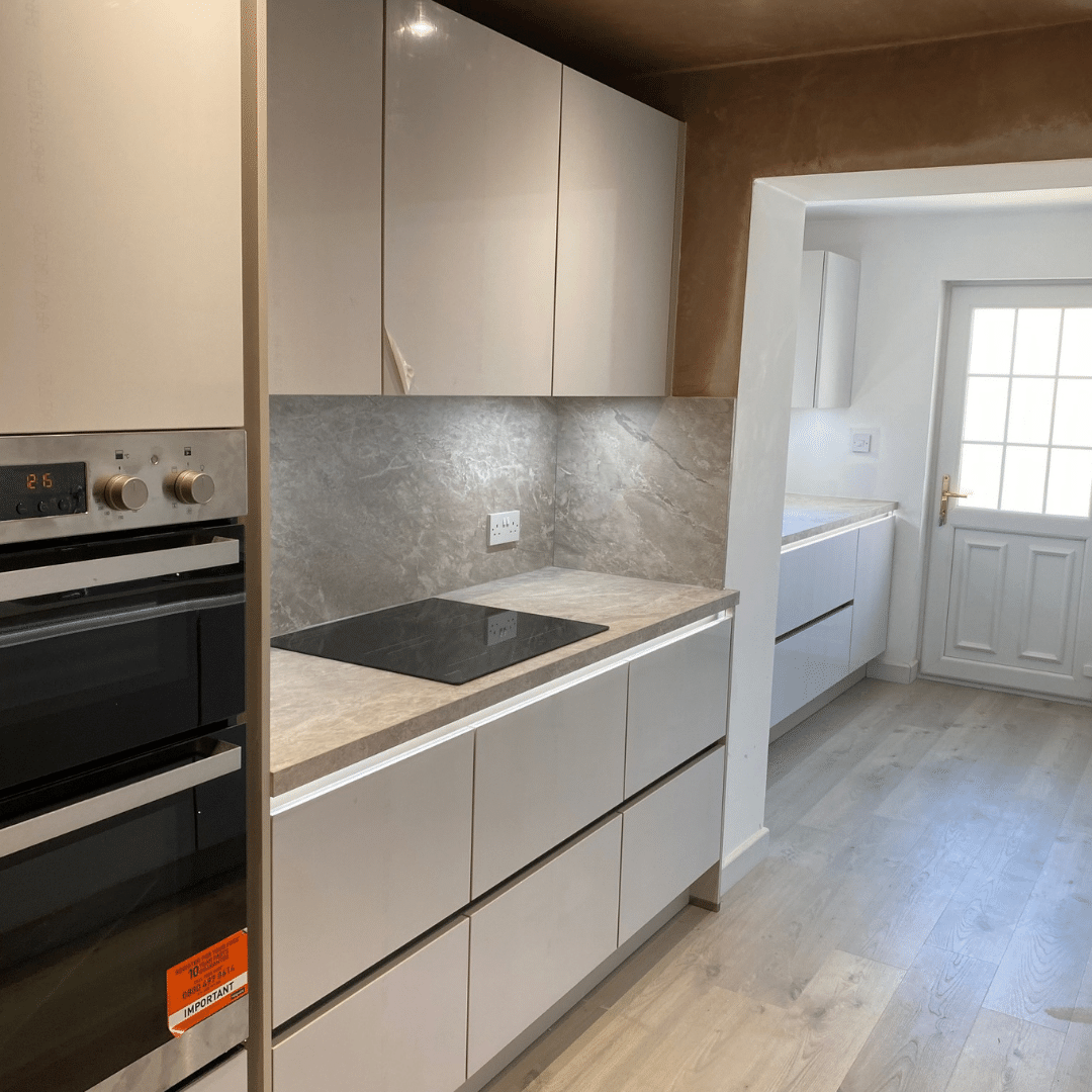 ashomedesignltd's tweet photo. Great to see our kitchen installations team hard at work 😁 and how this beautiful customer kitchen has turned out. 💖

A huge thanks again to our customer and team. 👇

https://t.co/GtWk8VbpgP

#kitchendesign #kitchens #homedesign #interiordesign #qualitykitchens #newkitchen https://t.co/YTkWSlhwZB