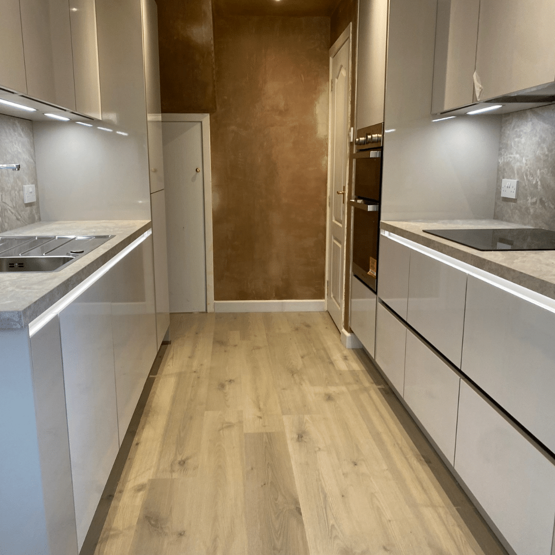 ashomedesignltd's tweet photo. Great to see our kitchen installations team hard at work 😁 and how this beautiful customer kitchen has turned out. 💖

A huge thanks again to our customer and team. 👇

https://t.co/GtWk8VbpgP

#kitchendesign #kitchens #homedesign #interiordesign #qualitykitchens #newkitchen https://t.co/YTkWSlhwZB