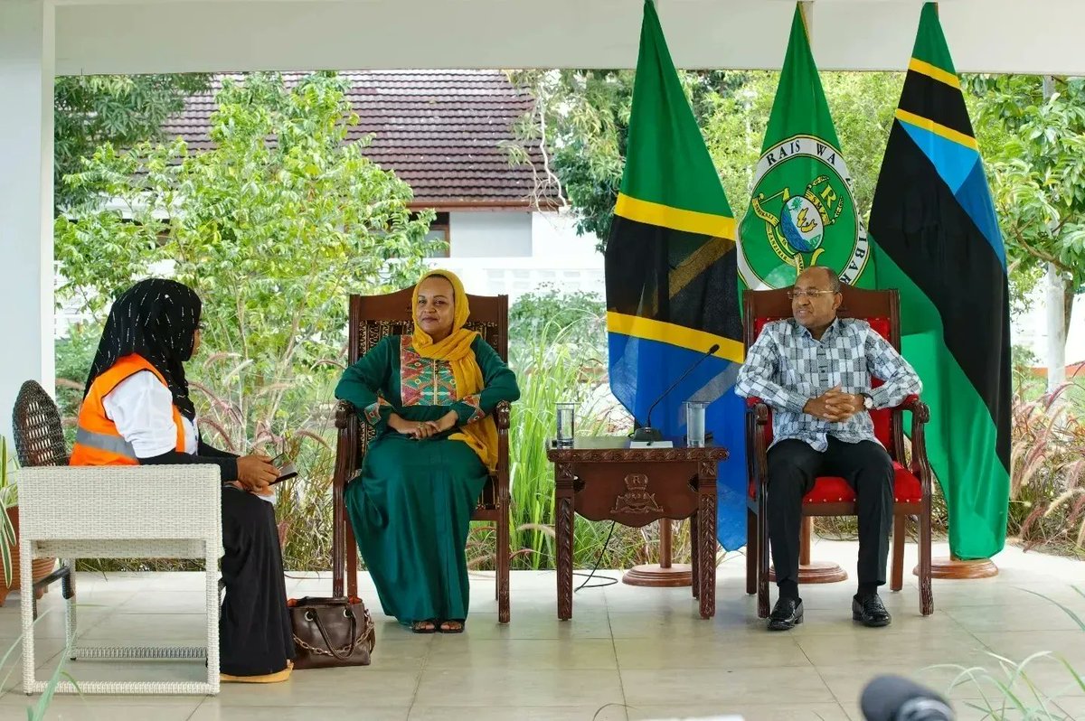 mariamwinyi's tweet photo. Mimi na Mume wangu Rais wa Zanzibar na Mwenyekiti wa Baraza la Mapinduzi Mhe. Dk. Hussein Ali Mwinyi tumeshiriki zoezi la Sensa ya Watu na Makaazi 2022 lililofanyika nyumbani Migombani, Mkoa wa Mjini Magharibi.

📆 23 Agosti, 2022

📍Migombani, Unguja https://t.co/EEoyuDXaPV