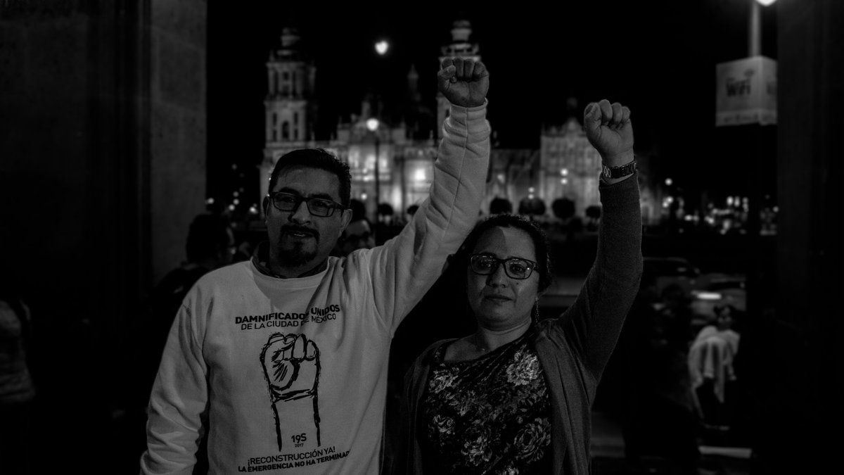 S19_H_A's tweet photo. El terremoto del 19-S-2017 les arrancó lo más preciado, ellos harán lo imposible por recuperarlo.
#Sismo2017 #Sismo19S #UNAM #Documental #Bomberos
🎥S-19 Herida Abierta es un documental del director y periodista Raúl Muñoz Reyes
👉 Follow: @RaullMunoz 
📷 Fotografía: @RamVren https://t.co/uRlB0AWOlp