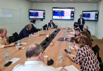 Solera_Spain's tweet photo. ¿Sabías que 2022 para #Solera va a ser un año de continuas innovaciones en el mercado? Ya llevamos una, #eDriving, para la mejora de los malos hábitos al volante de conductores profesionales. Vendrán dos más. Y lo mostraremos... https://t.co/zxXtJ1eEwW