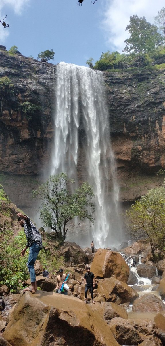 કોણ કહે છે ગુજરાતમાં જોવા લાયક સ્થળ નથી!

અન્ય વિચારો પડતા મુકી જુઓ ક્યારેક ડાંગ, અને વલસાડ પાસે પ્રકૃતિનુ સૌંદર્ય...સાહેબ દિવસભરનો થાક ઉતારી દે એવો ખિલ્યો છે શંકર ધોધ.

#Gujarat #Dang #Shankarwaterfall #valsad #Navsari
