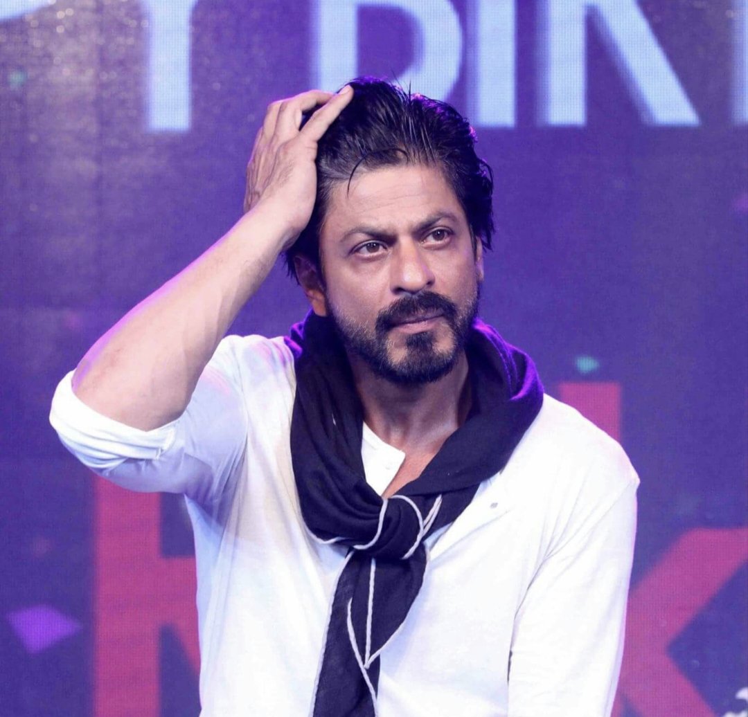 Paramm555's tweet photo. SRK setting is hair a thread.
If you have more please reply with them.
#SRK #ShahRukhKhan #Threadtuesday https://t.co/ZwHTHEhRpn