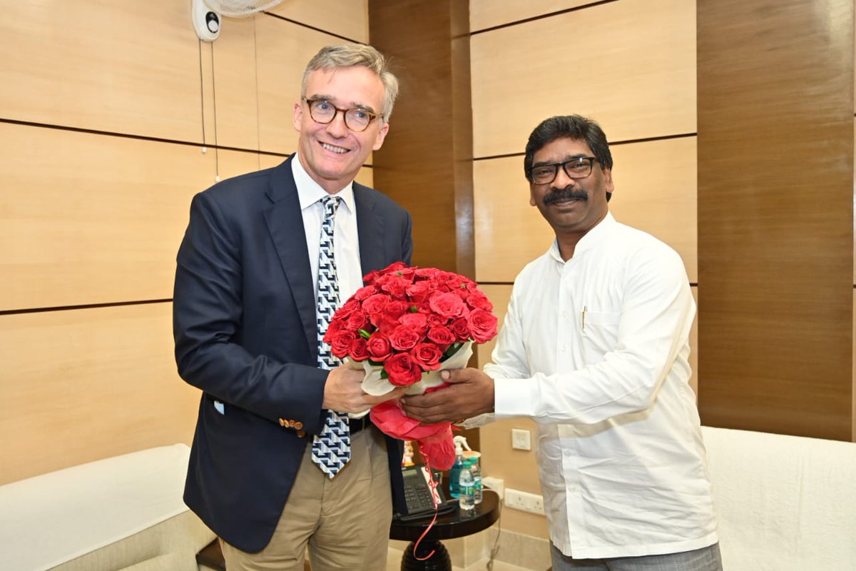 JharkhandCMO's tweet photo. मुख्यमंत्री श्री @HemantSorenJMM और British High Commissioner to India @AlexWEllis शेवनिंग मरङ गोमके जयपाल सिंह मुंडा छात्रवृत्ति योजना के लॉन्चिंग समारोह में शामिल हुए। https://t.co/CYKdx7kZjQ