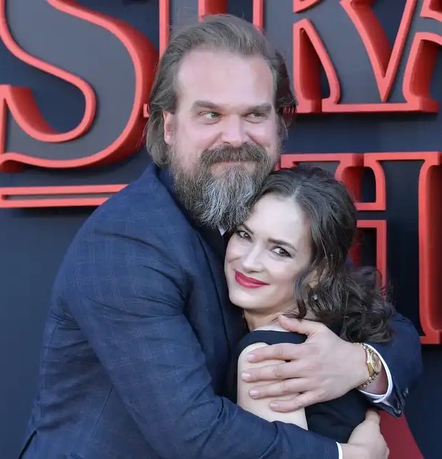hanspampi's tweet photo. my favorite david harbour and winona ryder moments: a thread 🧵 https://t.co/0H8hv5qCHE