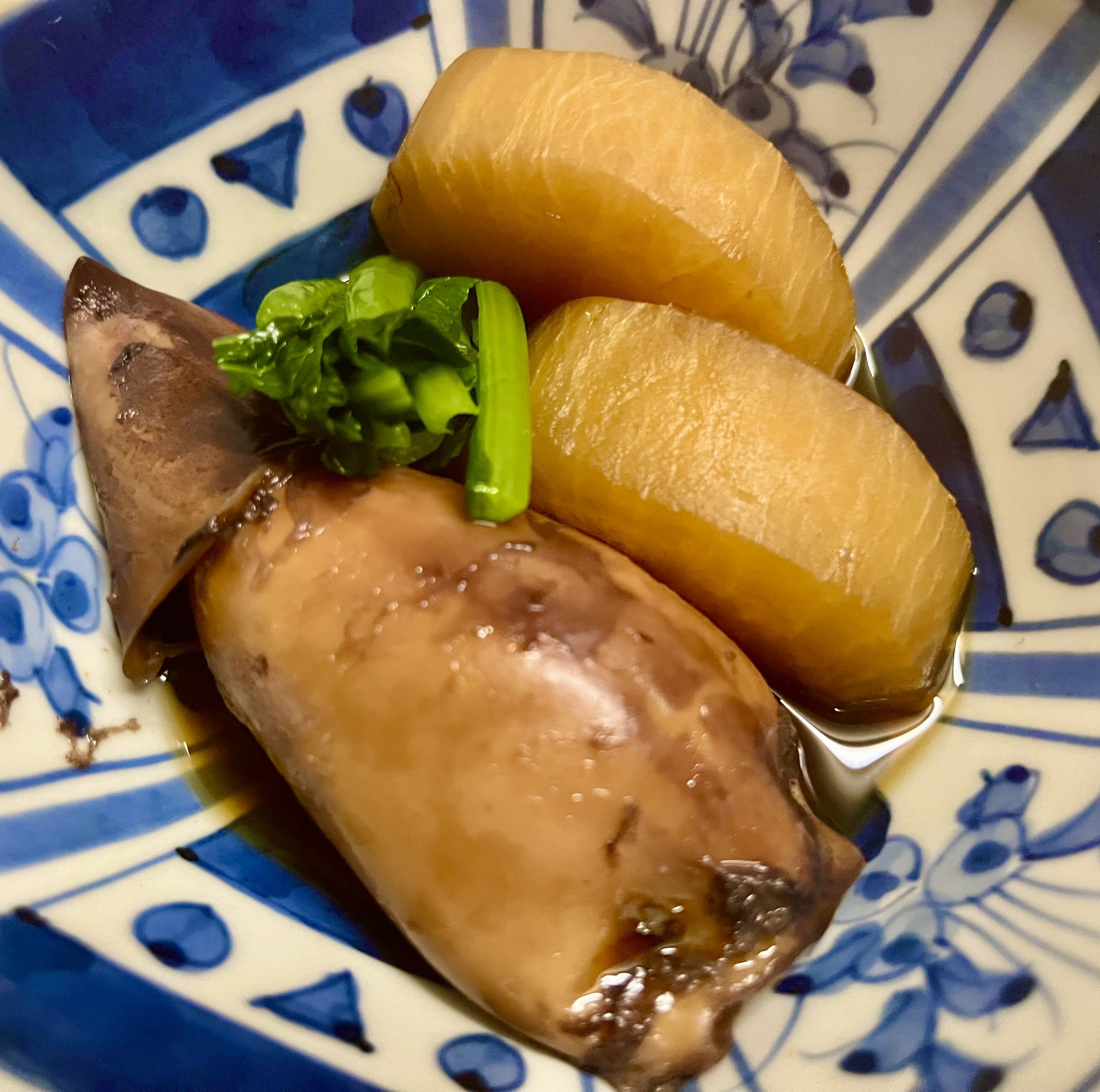 初音 こちらは麦イカと大根の煮物です イカは勿論美味しいのですが 大根も煮汁が染みて美味しいです T Co K8kklze9rb Twitter