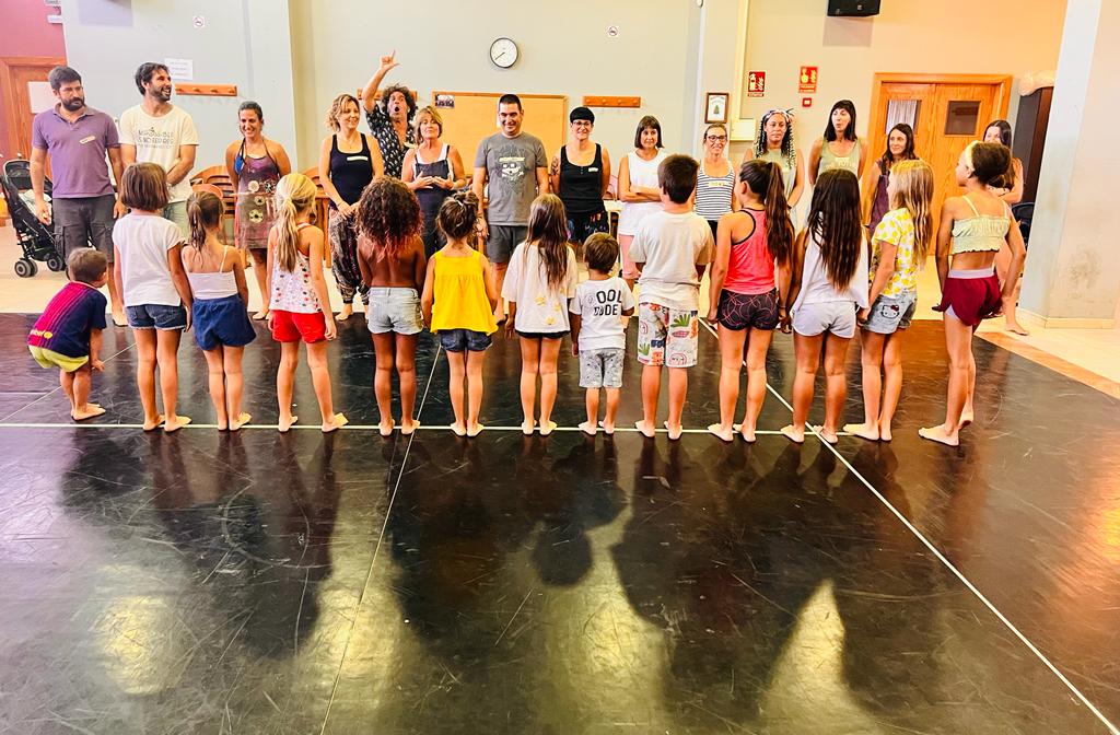 Primer dia de la setmana a <a href="/elpinelldebrai/">El Pinell de Brai</a> amb la creació i el tallervde circ amb <a href="/hoteliocandi/">Cia. Hotel iocandi</a>. Avui continuem amb el taller de dansa per infants i la visita a les trinxeres pel grup #pandols38
#circ #dansa #TerraAlta #TerresdelEbre