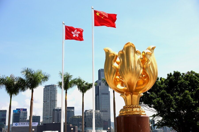 CGMeifangZhang's tweet photo. 據香港區域法院23日消息，經區域法院審理，裁定11人暴動罪罪名成立。2019年9月29日，非法示威者包圍香港特別行政區政府總部，有人投擲汽油彈和雜物。多名非法示威者被警方拘捕，他們被指控犯有暴動罪。 https://t.co/38HApXHWrA