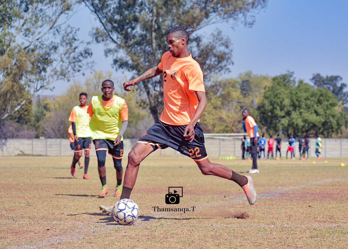 thamster7's tweet photo. It's @BlackPoisonFc training dayπͺπΎπͺπΎπͺπΎ. #ThamsanqaTPhotography
#Haliphirimi #ChefuOmnyama #InsideTheBlackPoisonCamp #Vamospoison #ChefuUyabulala #SSSFC https://t.co/bWroF6R9M4