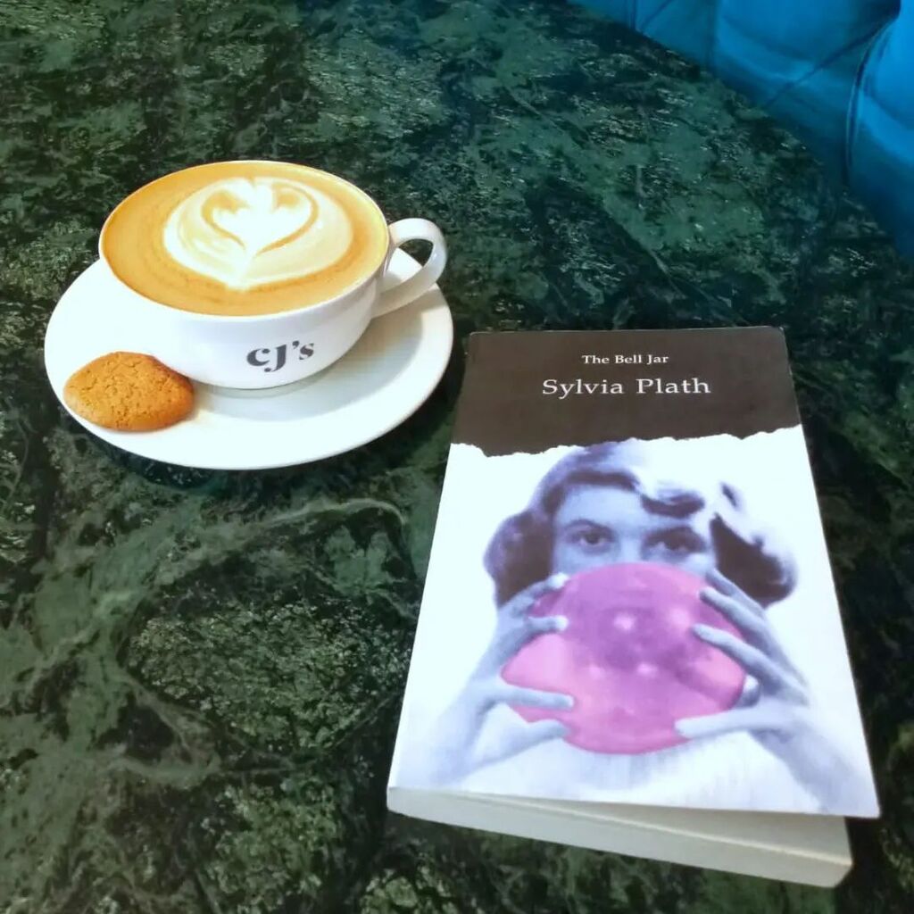 faith_nzama's tweet photo. Read this one for the #ReadingLikeRory challenge and I can see why she read it.
https://t.co/CsoTn6Pdzr
#Bookstagram #BooksAndCoffee #TheBellJar #SylviaPlath https://t.co/4w2X9SVx7M https://t.co/oT5jybEvvY