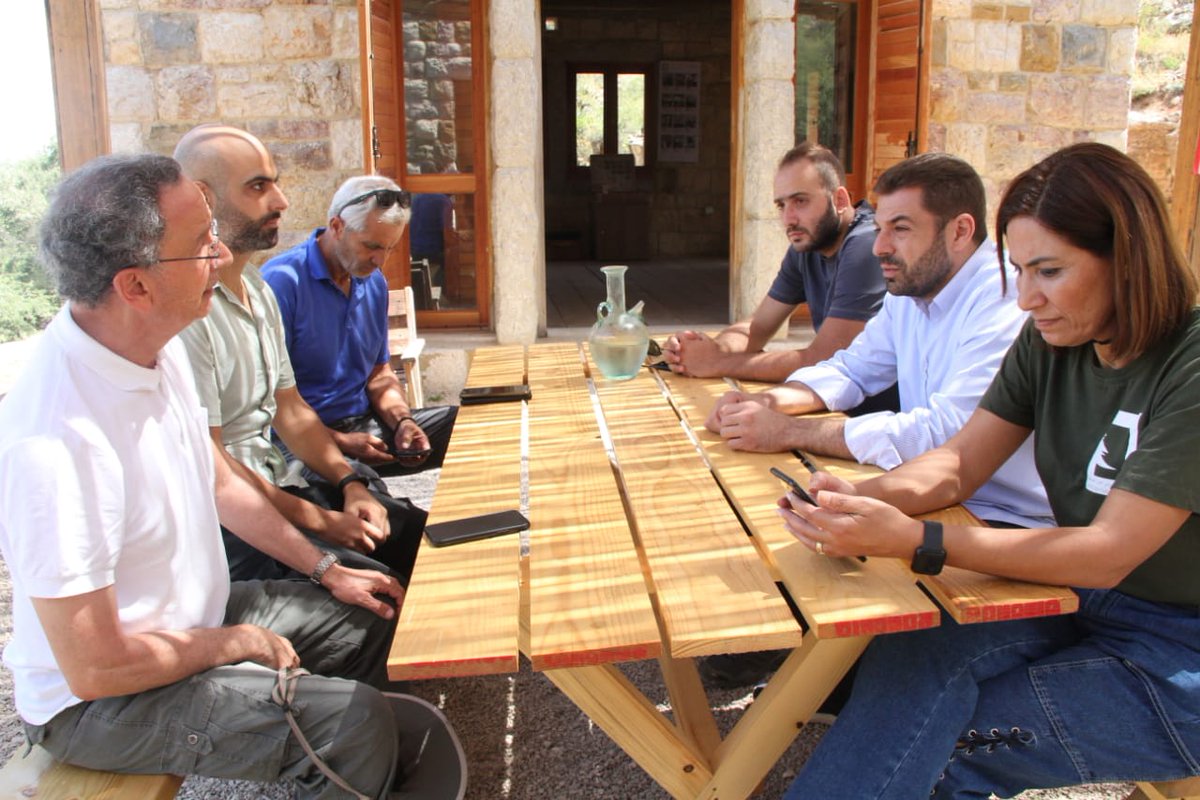 Zgharta_M's tweet photo. زار الوزير السابق ورئيس جمعية@JouzourLoubnan @RaoulNehme محمية إهدن بمسعى من الناشط البيئي سايد مرقص الدويهي حيث إستقبله رئيس بلدية زغرتا-إهدن ورئيس لجنة المحمية أنطونيو فرنجيه ومديرة المحمية سندرا كوسا. بعد إستراحة وترحيب إطلع نعمة على الأشجار القديمة التي تم زرعها، https://t.co/ZZfI8DAWmm