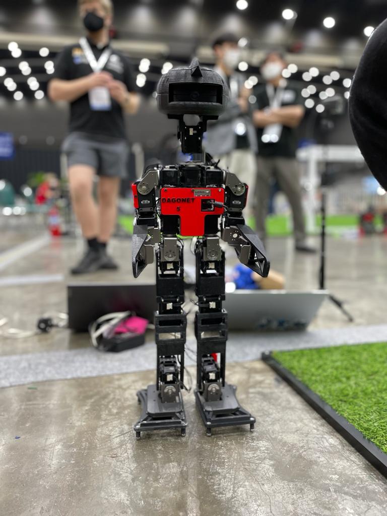 UniofHerts's tweet photo. Congratulations to @BoldHeartsUH who made it to the quarter finals of the #RoboCup2022 in Bangkok this summer with their robot football team!🤖⚽️

Our students and staff joined around 1,400 participants from 39 countries, with competitions across 17 disciplines. https://t.co/1gwaBHSSw7