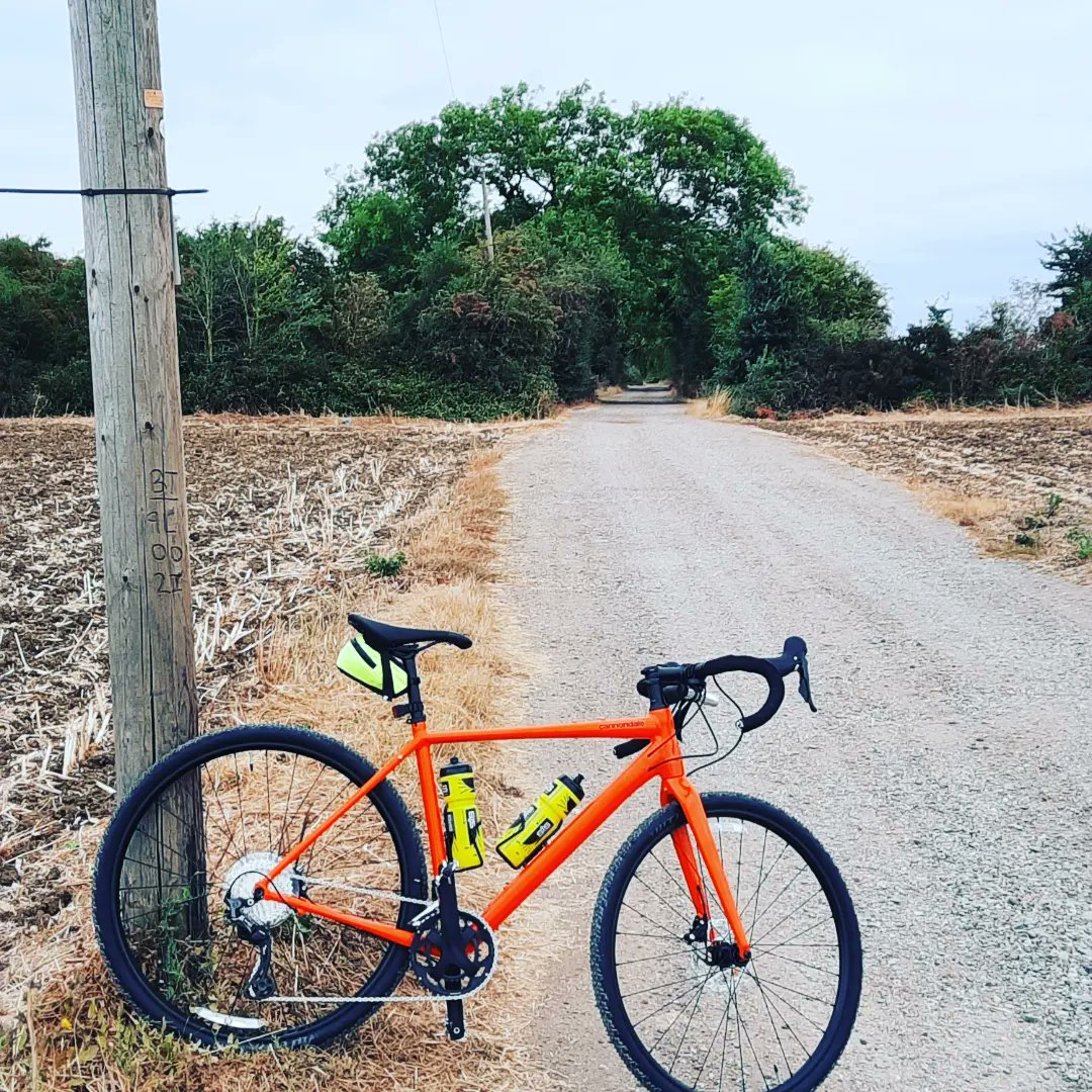 SteveGdfry's tweet photo. First ride and commute on my new @RideCannondale #Topstone1 Obviously had to find a little bit of Gravel to play on. Still needs dialling in a bit.
#gravelbikelife https://t.co/8gKzxGEVDR