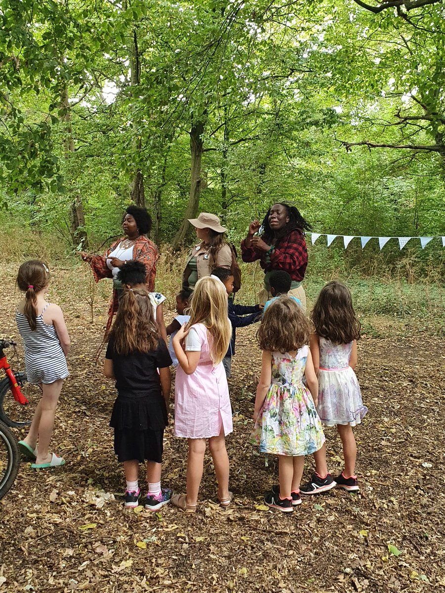 Music Box Theatre (@mb_theatre) on Twitter photo We've got Autumn 🍂 joining Summer on her rounds again today which means our shows are #BSL interpreted!
Join us for our 11am show today and our 1pm show tomorrow of #SummersParkAdventure <a href="/TheAlbanySE8/">Albany Deptford</a>
🌳☀️🦋🐛
thealbany.org.uk/shows/summer-2…
#BSLusers #BSLtheatre We've got Autumn 🍂 joining Summer on her rounds again today which means our shows are #BSL interpreted!
Join us for our 11am show today and our 1pm show tomorrow of #SummersParkAdventure <a href="/TheAlbanySE8/">Albany Deptford</a>
🌳☀️🦋🐛
thealbany.org.uk/shows/summer-2…
#BSLusers #BSLtheatre