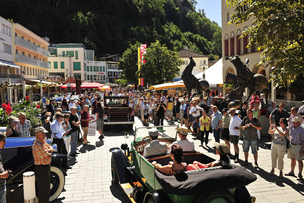LI_Travel's tweet photo. Die Oldtimer kommen wieder nach Vaduz! Am 28.08. versammeln sich die Autoliebhaber im Städtle Vaduz. Welches Auto darf auf keinen Fall fehlen? 🚗 https://t.co/catSIyI22E #Oldtimertreff #Liechtenstein #Vaduz https://t.co/Wma9fGM8Q4
