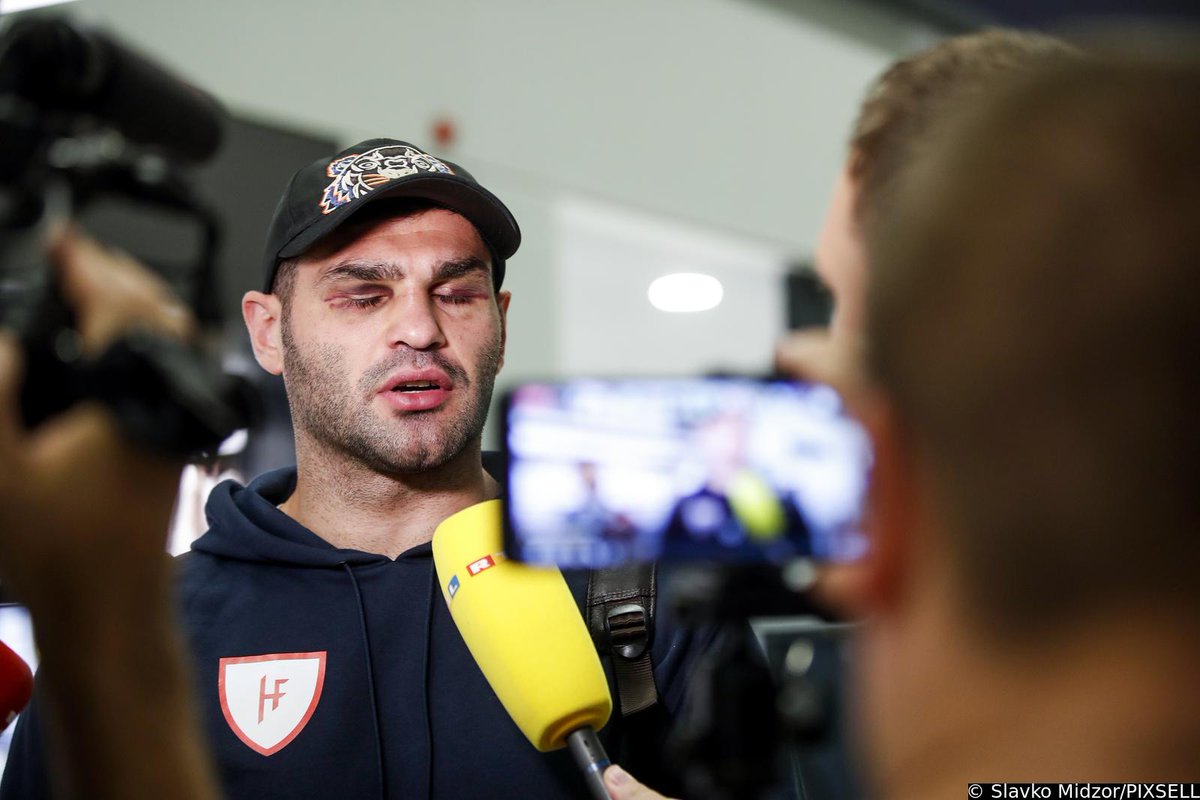 PIXSELL's tweet photo. Filip Hrgović vratio se u Zagreb nakon najveće pobjede u karijeri 🥊
📸Slavko Midžor/PIXSELL
@FilipHrgovic #filiphrgovic #boks #boxing #sport #naslov @IBFUSBAboxing #caosvima #croatia #winner #Belt #pobjeda https://t.co/zsWNeobcO4