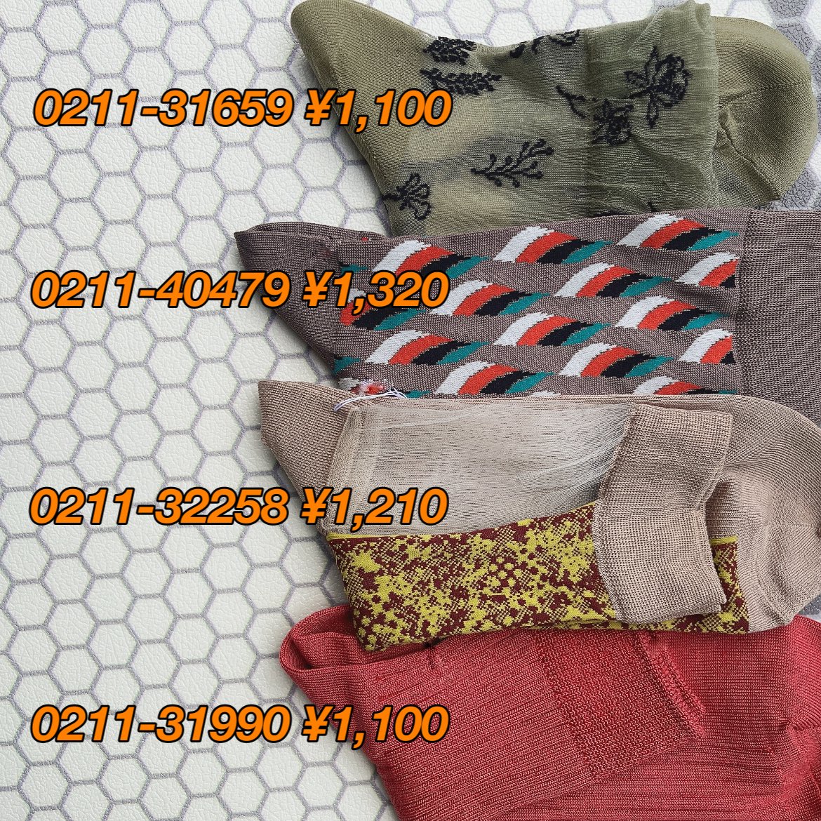 “まだ秋カラーは早いかな…？”
“でももうAWが待ちきれない！！！”

…という、酷暑はもう勘弁なそこのあなたにおすすめ🤎🍂

重たくなり過ぎない、
かろやかな秋カラー＆シアー素材のアイテムを集めてみました🐿

 #Tabio  #靴下コーデ