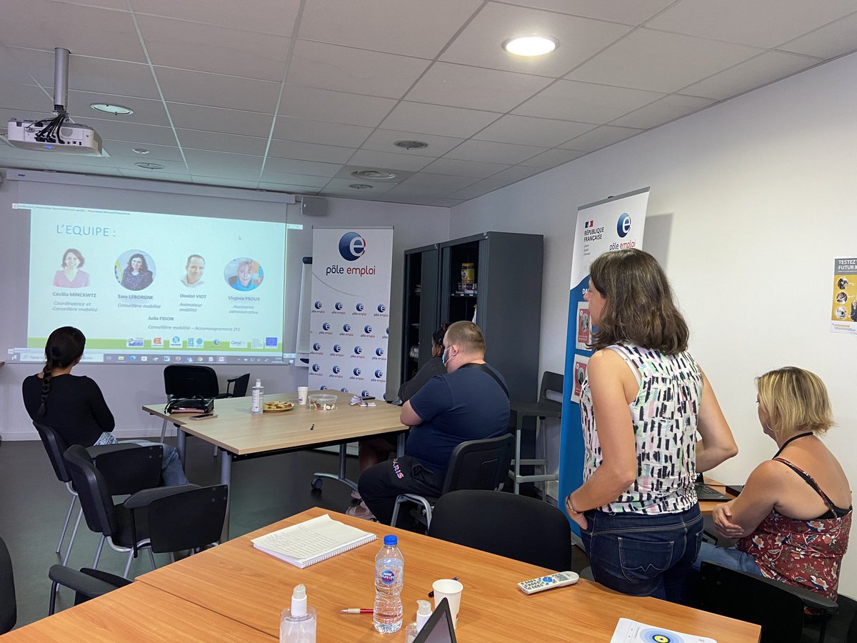 REVELSverine's tweet photo. Pendant cette période estivale, les jeunes du #cej et de l’#aij travaillent sur la mobilité en partenariat avec #svpbouger et @Poleemploi_Ndie Maromme https://t.co/HzaXkZv7vK