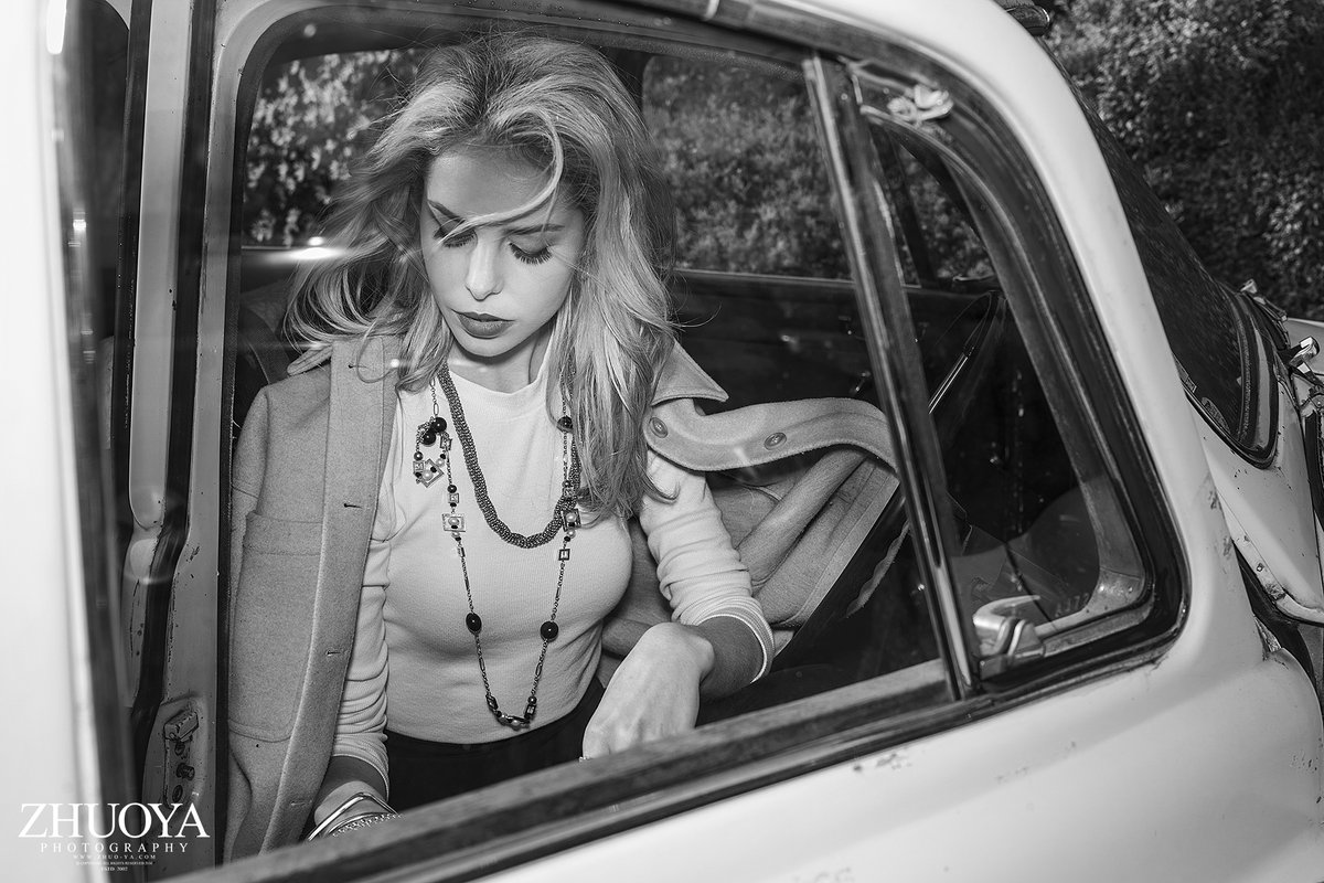 GodoxGlobal's tweet photo. Vintage car, sunglasses... Time to create a classic photo with the #LuxSenior.
Created by: Zhuo Ya
#godox #photography #photographer #lighting #flash #vintage #retro #retroflash #retrocameraflash #luxjunior #luxsenior https://t.co/8przJMcJLn