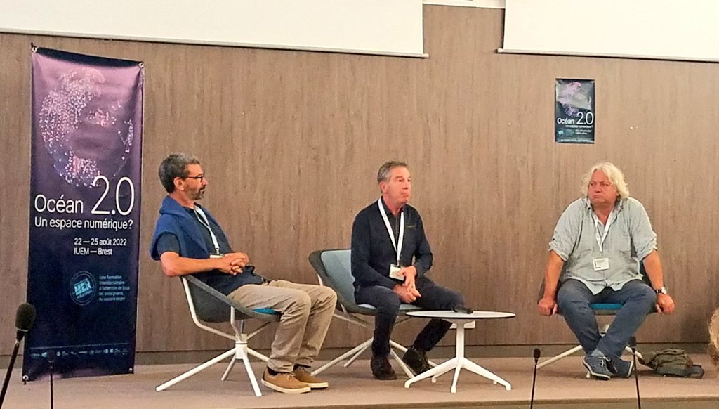 vivelesSVT's tweet photo. Table ronde sur l'étude et le suivi des phoques gris à Molène #MerEduc22 JY Mulot, P Le Niliot de @OFBiodiversite et S Hassani de @Oceanopolis_ vidéo ➡️https://t.co/GC5kKMcZVU https://t.co/vX3566CUVI
