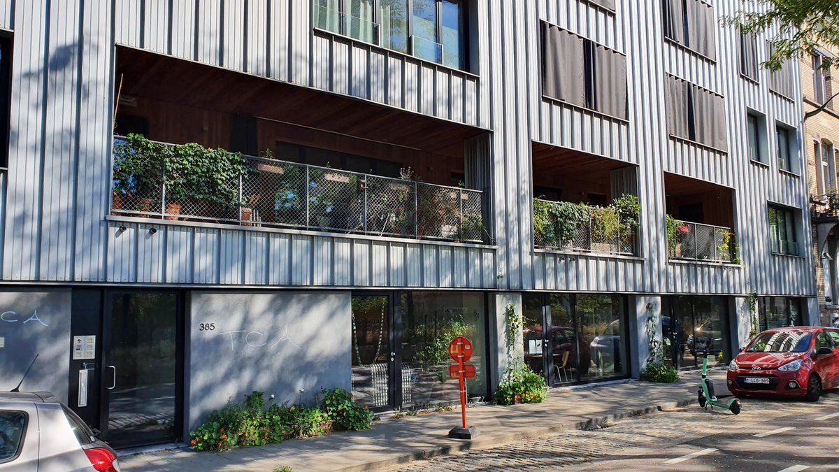 CLHLondon's tweet photo. We had a little time to see #Brutopia #cohousing in Brussels.
It’s something of a rarity; unlike other northern European countries, Belgium doesn’t have many #communityledhousing schemes, despite having a lot of #selfbuild.
Here are a few brief notes: https://t.co/pZFJAFTYij https://t.co/JIZaodUv7y