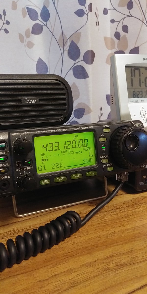 jj1tah_'s tweet image. 普段は車に積みっぱなしのIC-706MK2Gをホームで。やっぱり良きリグです🙋　#ICOM　#ic706