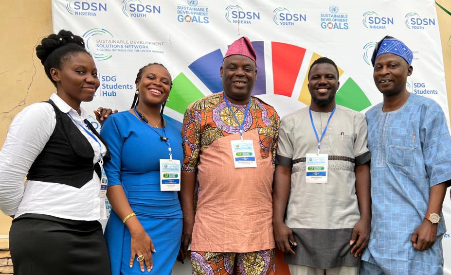 tolulope_bayode's tweet image. Still on the Annual Ibadan Sustainable Development Summit 2022(ISDS)
Picture sessions with the immediate past Director of @cesdevui (CESDEV) University of Ibadan Ibadan, Lanre Olaniyan and my SDG Advocate geng. Glad to be an SDG Advocate✌
#SDGAdvocate #sdgadvocate #sdg