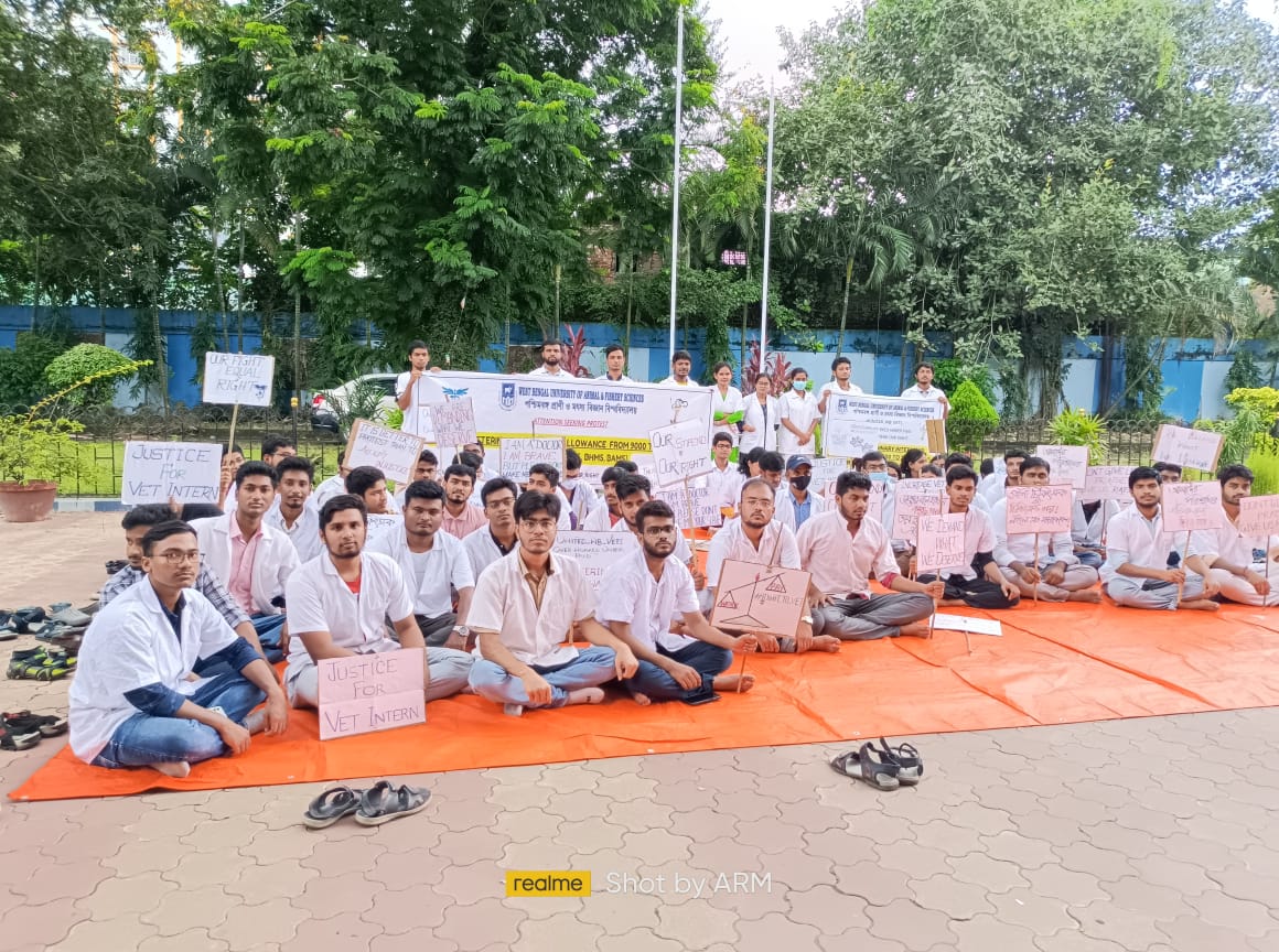 ForumBengal's tweet photo. #increase_veterinary_intern_stipend
#increase_veterinary_internship_allowance
@MamataOfficial @abhishekaitc @SwapanDebnath98 @PMOIndia @narendramodi @WBTMCPofficial
@AITCofficial @HomeBengal @atul1chaturvedi @Murugan_MoS @Dept_of_AHD @presidentVCI @nss_WBUAFS https://t.co/NiCcLfHZsV