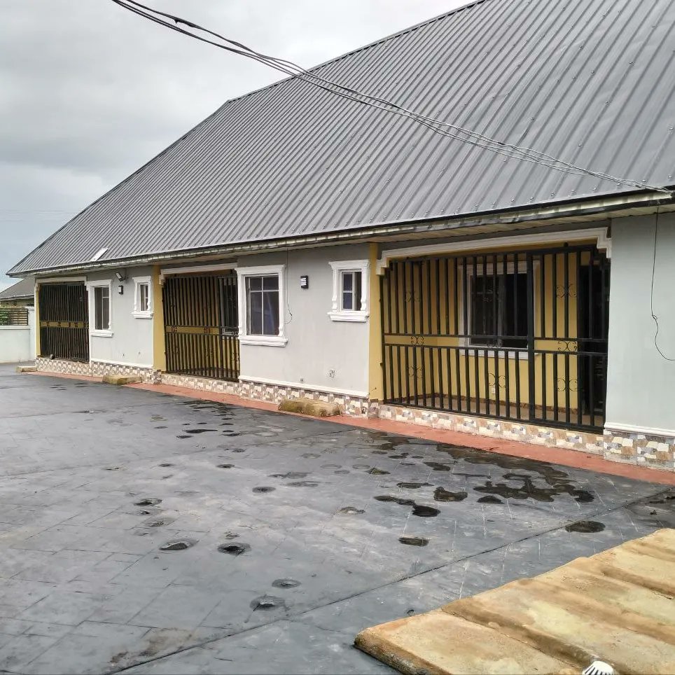 bakerind_'s tweet photo. UNVEILING 🔥🔥

The Bakerverse Suites shortlet apartment located at Iyowa, Benin-Akure Expressway. The shortlet apartment is stylishly made up of 3 blocks of flat. https://t.co/cc2bOUJwfE