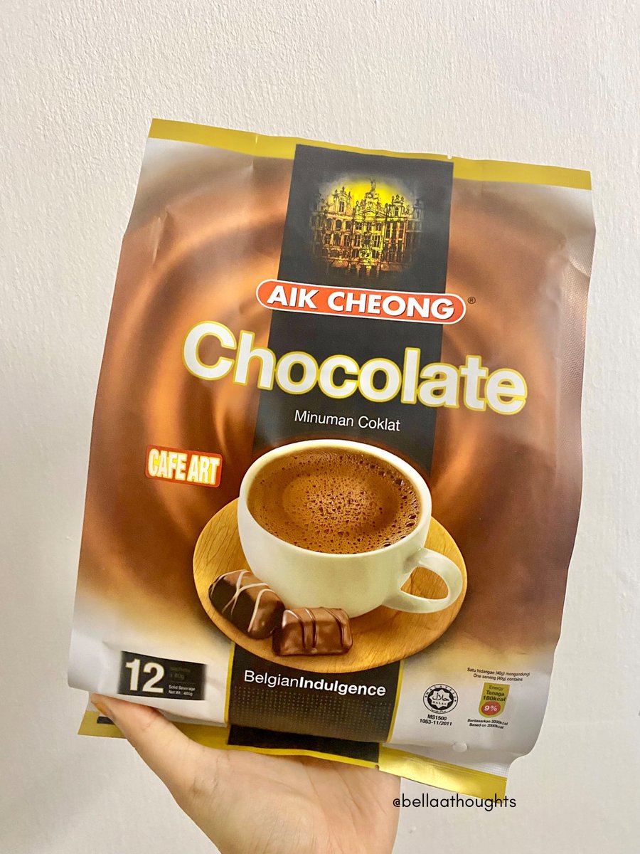 bellaathoughts's tweet photo. aik cheong chocolate sedap gila guys! rasa chocolate dia kaw 😩🤎tak sia sia lah i teracun. lagi sedap kalau minum panas panas kot. ikutlah korang nak tambah ais ke apa kan. preference masing masing. this is really bad for my diet tapi sedap faham tak 😭 https://t.co/7PDH0p3Arr