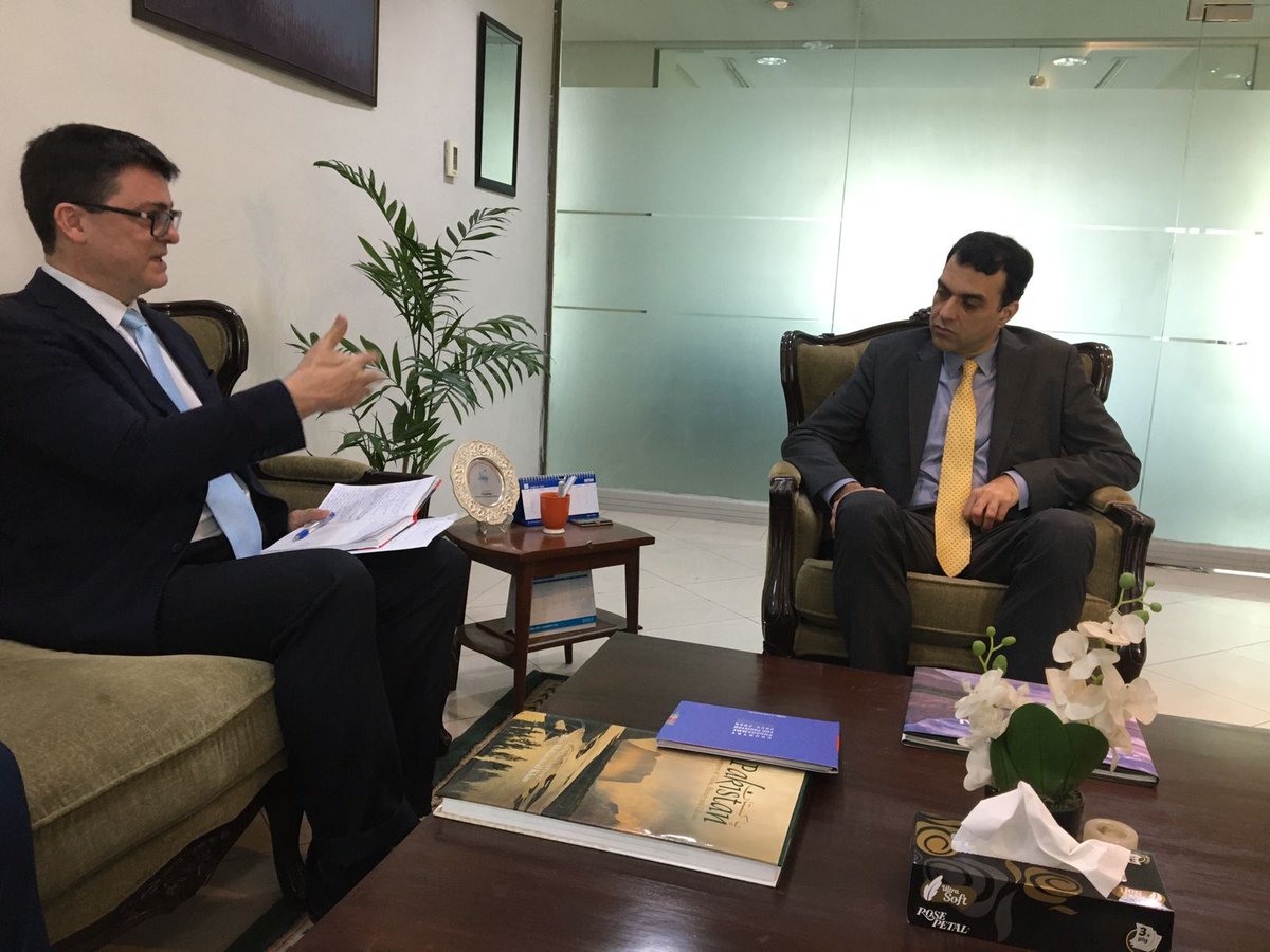 UNODCPakistan's tweet photo. Representative @JMilsom_UNODC and UNODC team briefing DG UN MoFA @usmanjadoon_fsp on #CountryProgramme🇵🇰, with its thematic sub programmes and the working of governance structure. https://t.co/825PlQFDwD