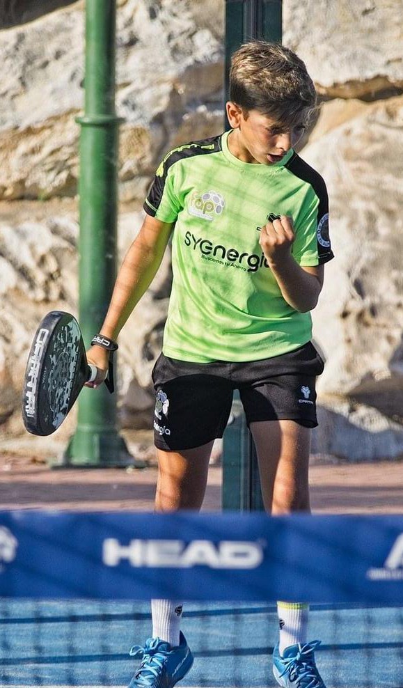 SycEnergia's tweet photo. Enhorabuena a nuestro jugador #Ismaelito y a su compañero #marcoajenjo, campeones benjamín del Torneo #Promises de la @padelfip celebrado en #Alhaurindelatorre #Málaga. El esfuerzo siempre tiene recompensa. https://t.co/9X6ceXZWWA